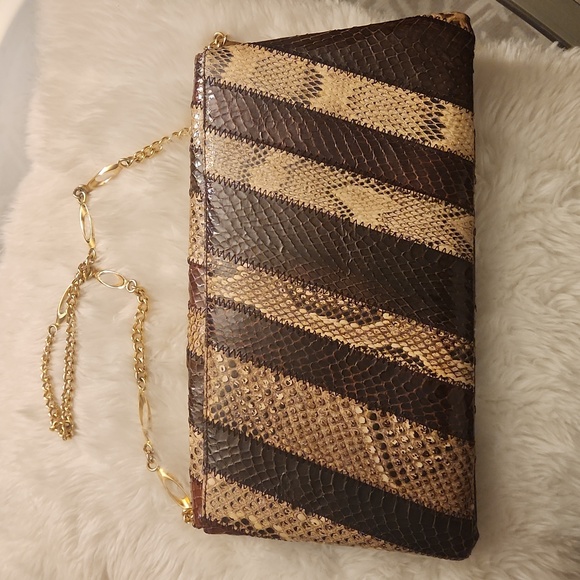 Made in Spain Bag- Vintage- snake embossed leather and gold tone chains. - Picture 2 of 5